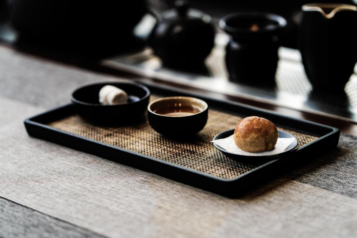 The Clan Hotel Singapore By Far East Hospitality Exterior foto A plate of bread and dipping sauce