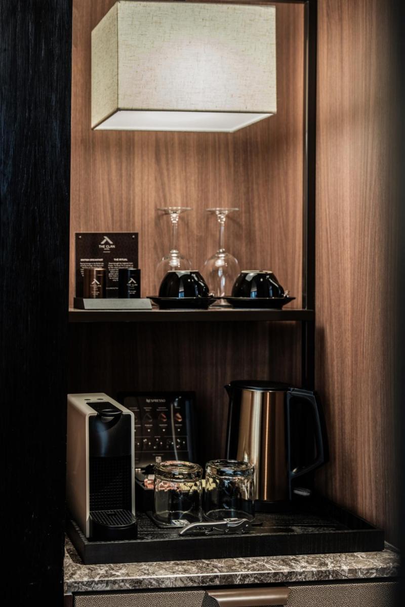 The Clan Hotel Singapore By Far East Hospitality Exterior foto A Nespresso machine in a hotel room